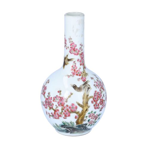 Chinese Republic Porcelain Vase image-1