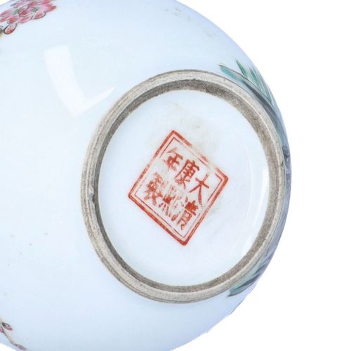 Chinese Republic Porcelain Vase image-5