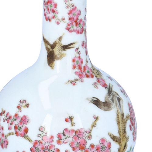 Chinese Republic Porcelain Vase image-3