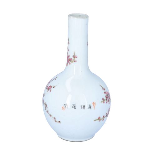 Chinese Republic Porcelain Vase image-2