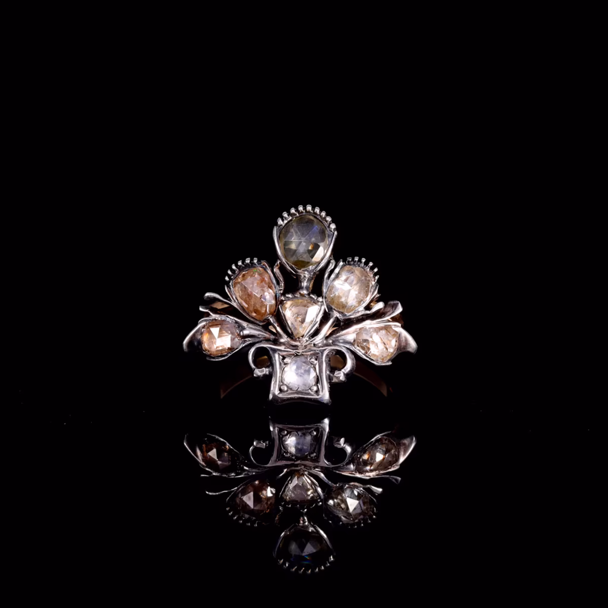 360° view of The Antique Georgian Rose Cut Diamond Giardinetti Tiara Ring