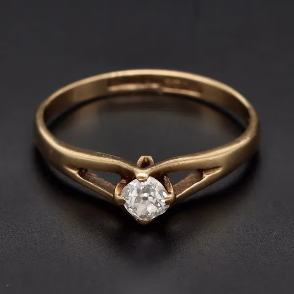 Gold 0.25ct Diamond Ring. Edinburgh 1980