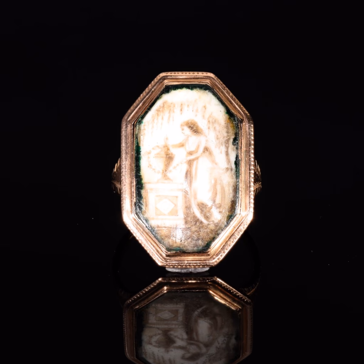 360° view of The Antique Georgian Urn and Willow Mourning Ring