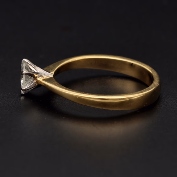 18ct Yellow Gold Diamond Solitaire Ring