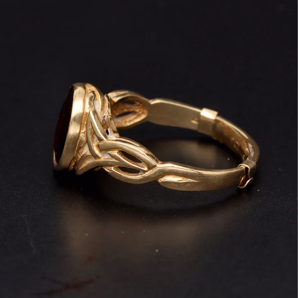9ct Gold Garnet Ring