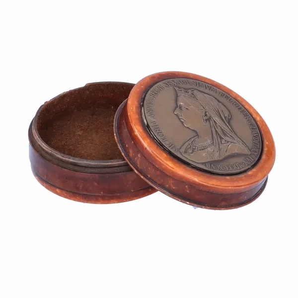 Queen Victoria Commemorative Amber Snuff Box
