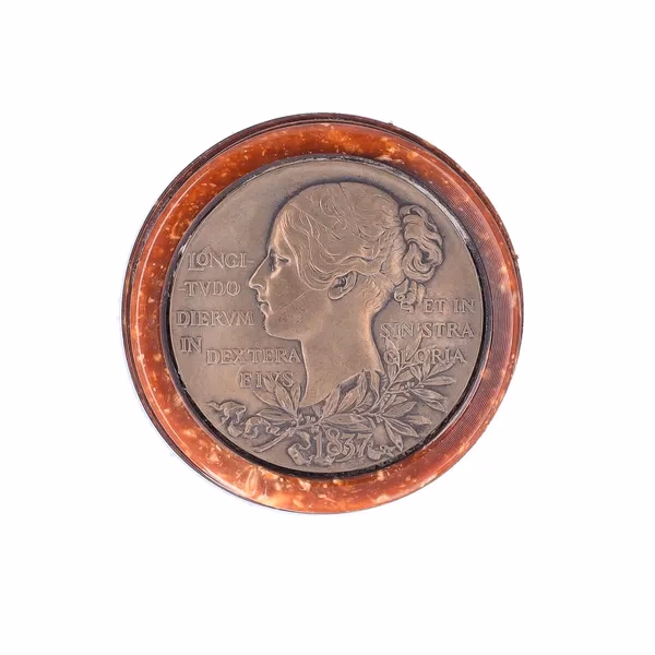 Queen Victoria Commemorative Amber Snuff Box