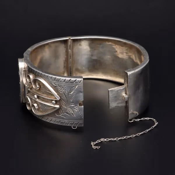 1883 Silver Bangle