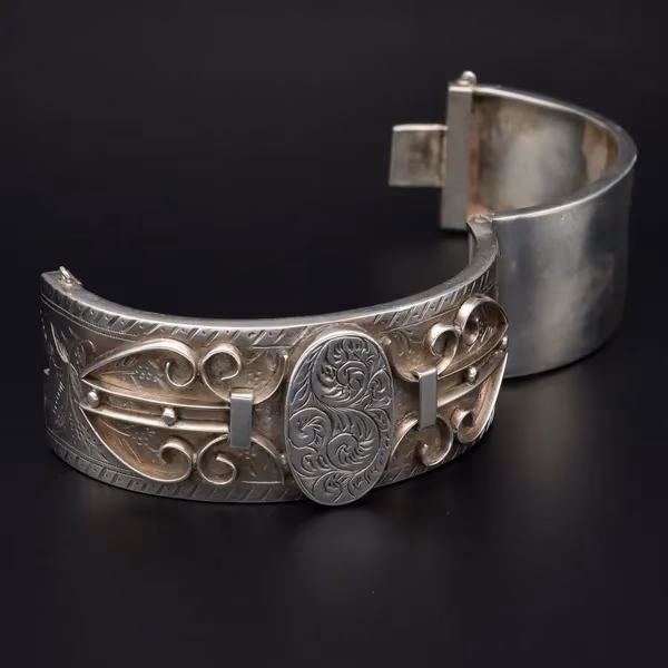 1883 Silver Bangle