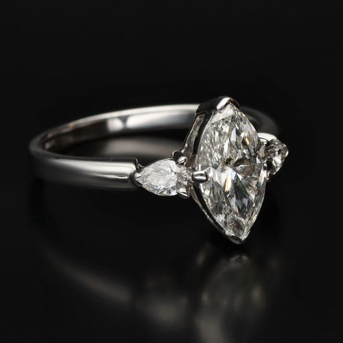 Vintage 18ct Gold 1.6ct Marquise Diamond Ring image-1