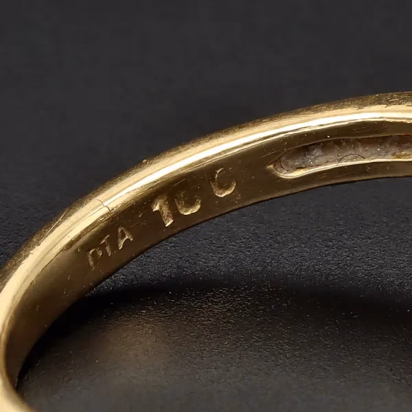 18ct Yellow Gold Diamond Ring