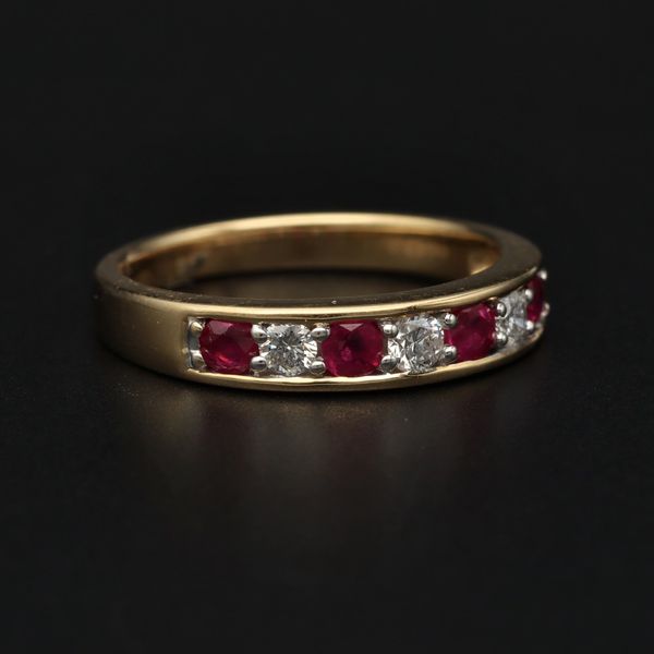 18ct Yellow Gold Rubies & Diamond’s Ring