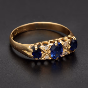 18ct Yellow Gold Graduated Sapphire & Diamond Ring