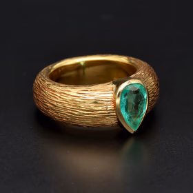 18ct Yellow Gold Colombian Emerald Ring
