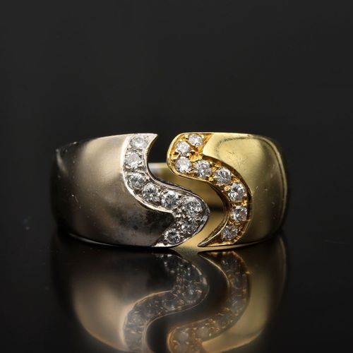 Two Tone 18ct Gold Diamond Ring image-2