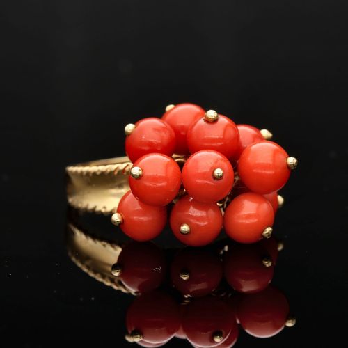 18ct Gold Coral Ring image-1