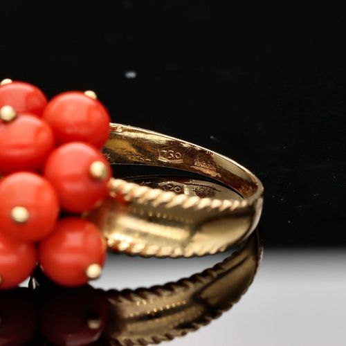 18ct Gold Coral Ring image-4