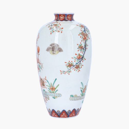 Pair of Meiji Period Japanese Vases image-2