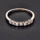18ct White Gold 8 Diamond Ring