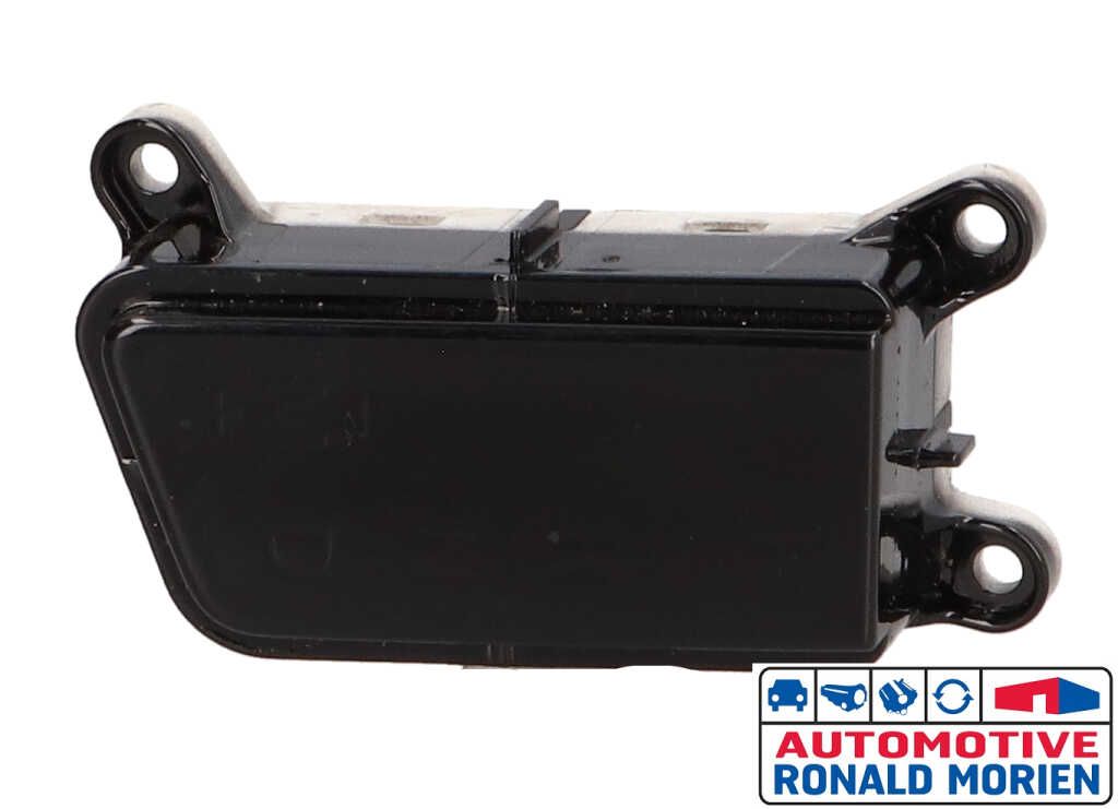 Used Position switch automatic gearbox Renault Megane IV Estate (RFBK) 1.3 TCE 160 16V Price € 65,00 Margin scheme offered by Automaterialen Ronald Morien B.V.