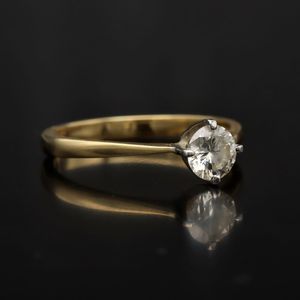 18k Gold Diamond Solitaire Ring