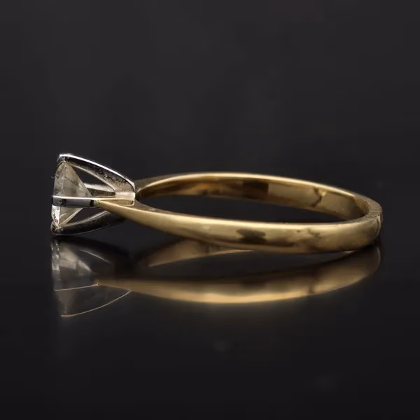 18k Gold Diamond Solitaire Ring