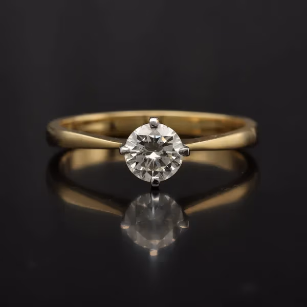 18k Gold Diamond Solitaire Ring