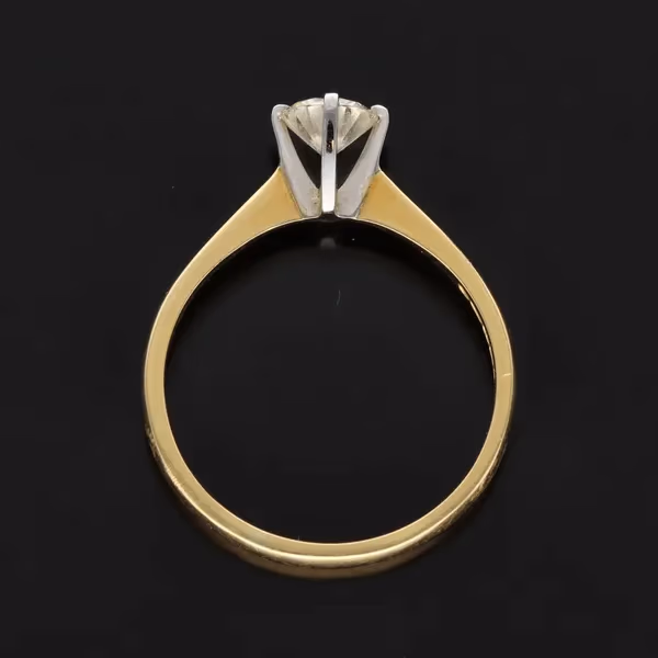 18k Gold Diamond Solitaire Ring