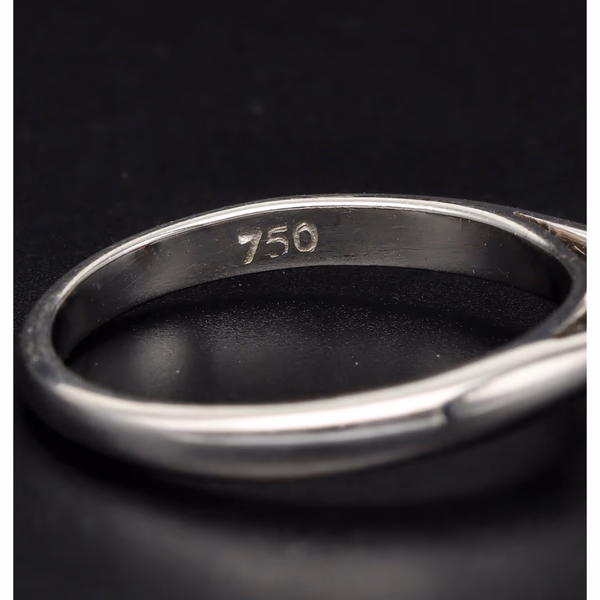 18ct White Gold Diamond Solitaire Ring