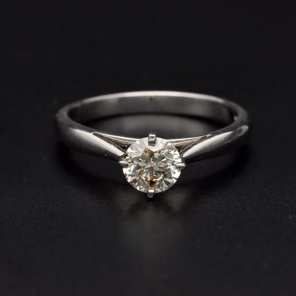 18ct White Gold Diamond Solitaire Ring