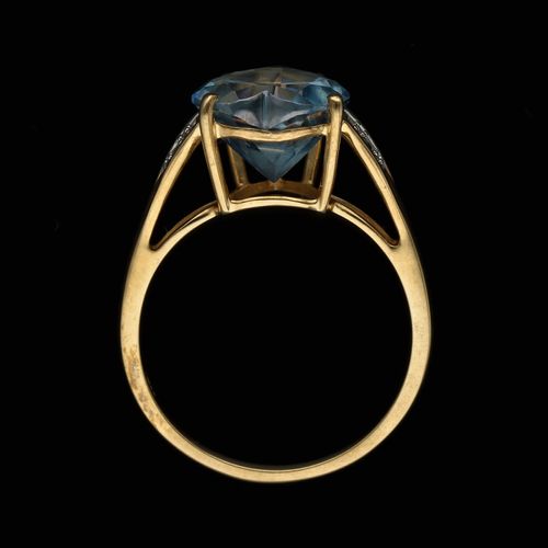 Gold Heart Shape Topaz Diamond Ring image-6