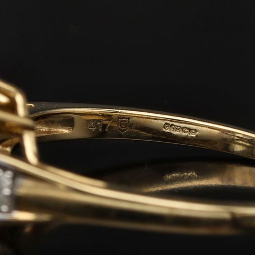 Gold Heart Shape Topaz Diamond Ring image-4