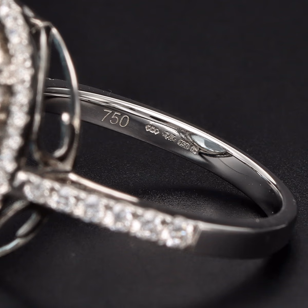 18ct White Gold Aquamarine and Diamond Ring