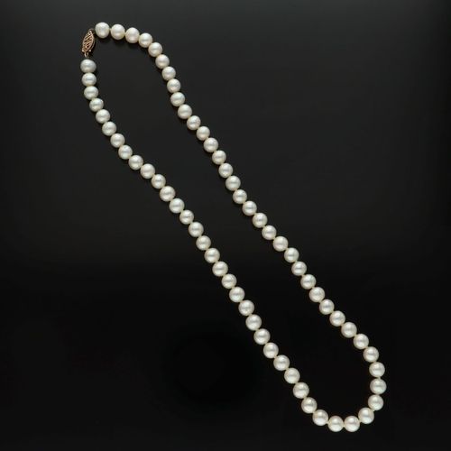 9ct Gold Clasp Freshwater Pearls image-4