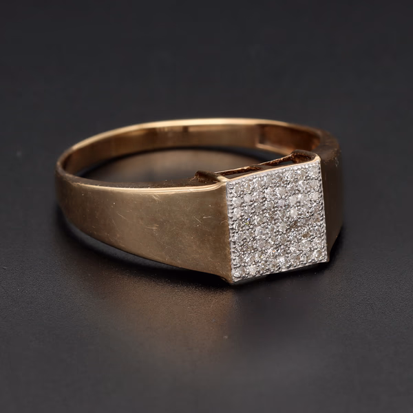 Large 9ct Gold Diamond Ring