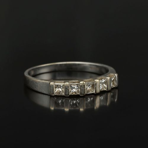 18ct Gold 0.5ct Diamond Ring. Edinburgh 1999 image-1