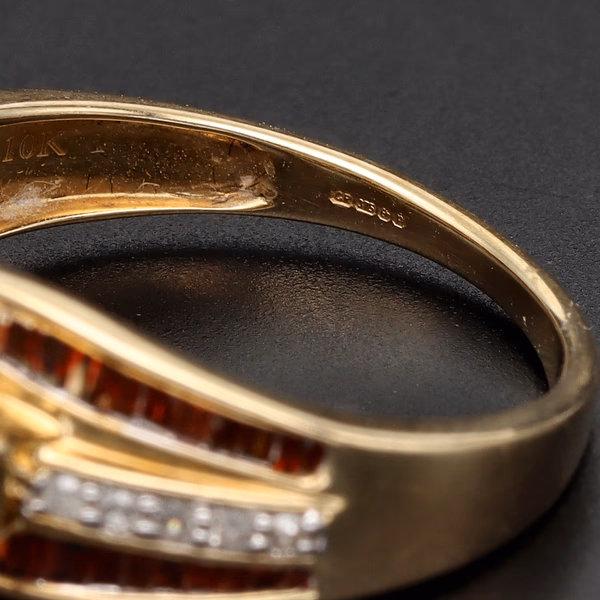 9ct Yellow Gold Amber & Diamond Ring