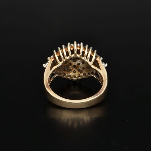 Vintage 9ct Gold Diamond Cluster Ring image-4
