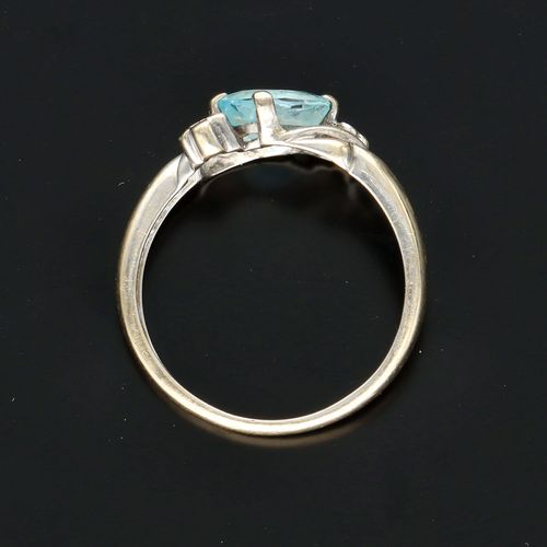 18ct Gold Diamond and Topaz Ring image-6