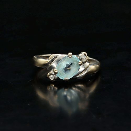 18ct Gold Diamond and Topaz Ring image-2