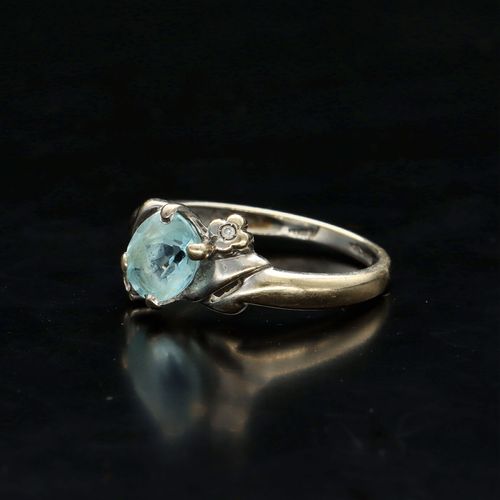18ct Gold Diamond and Topaz Ring image-3