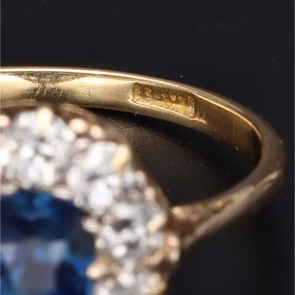 18ct Yellow Gold Mine Cut Diamond & Sapphire Ring