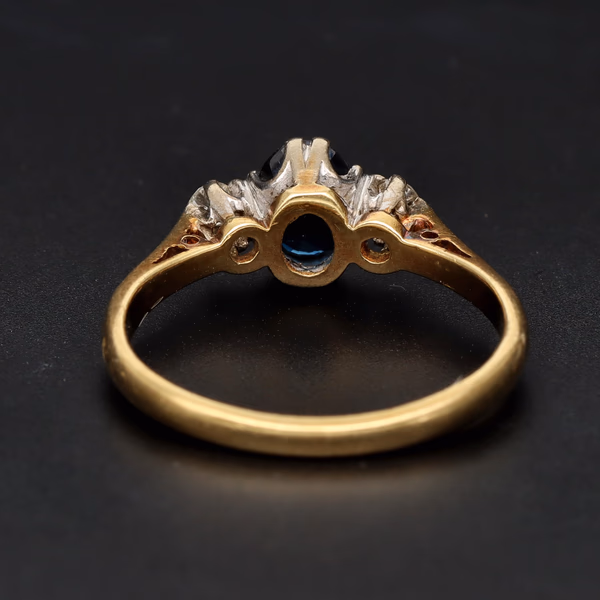 18ct Yellow Gold Sapphire & Diamond Ring