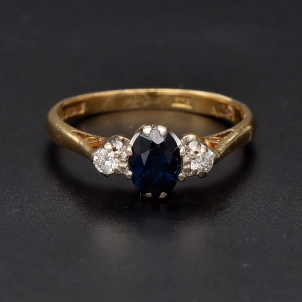 18ct Yellow Gold Sapphire & Diamond Ring