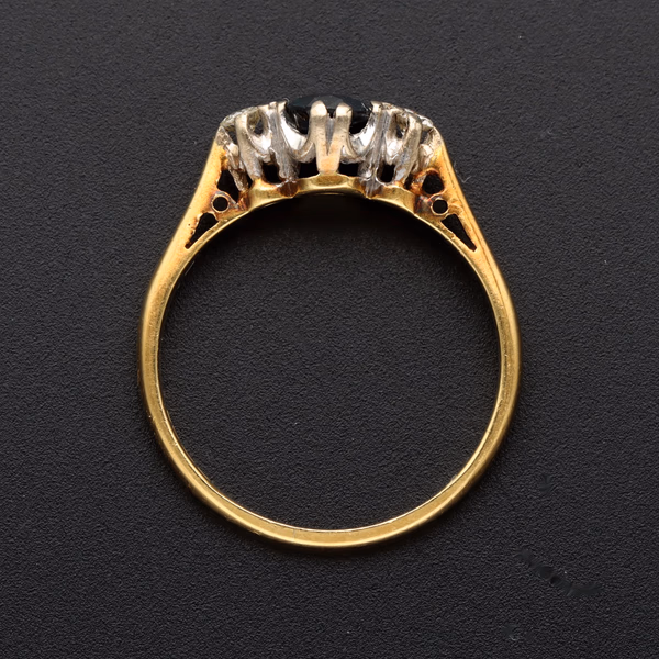 18ct Yellow Gold Sapphire & Diamond Ring