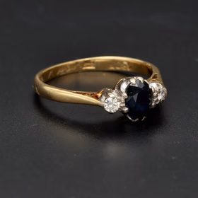 18ct Yellow Gold Sapphire & Diamond Ring