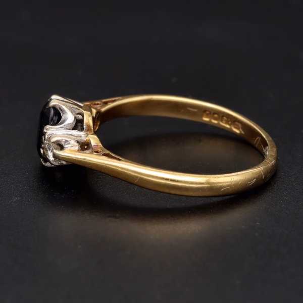 18ct Yellow Gold Sapphire & Diamond Ring