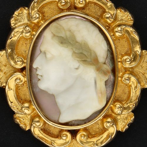 18ct Gold Cameo Brooch image-2