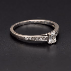 18ct White Gold Diamond Solitaire Ring