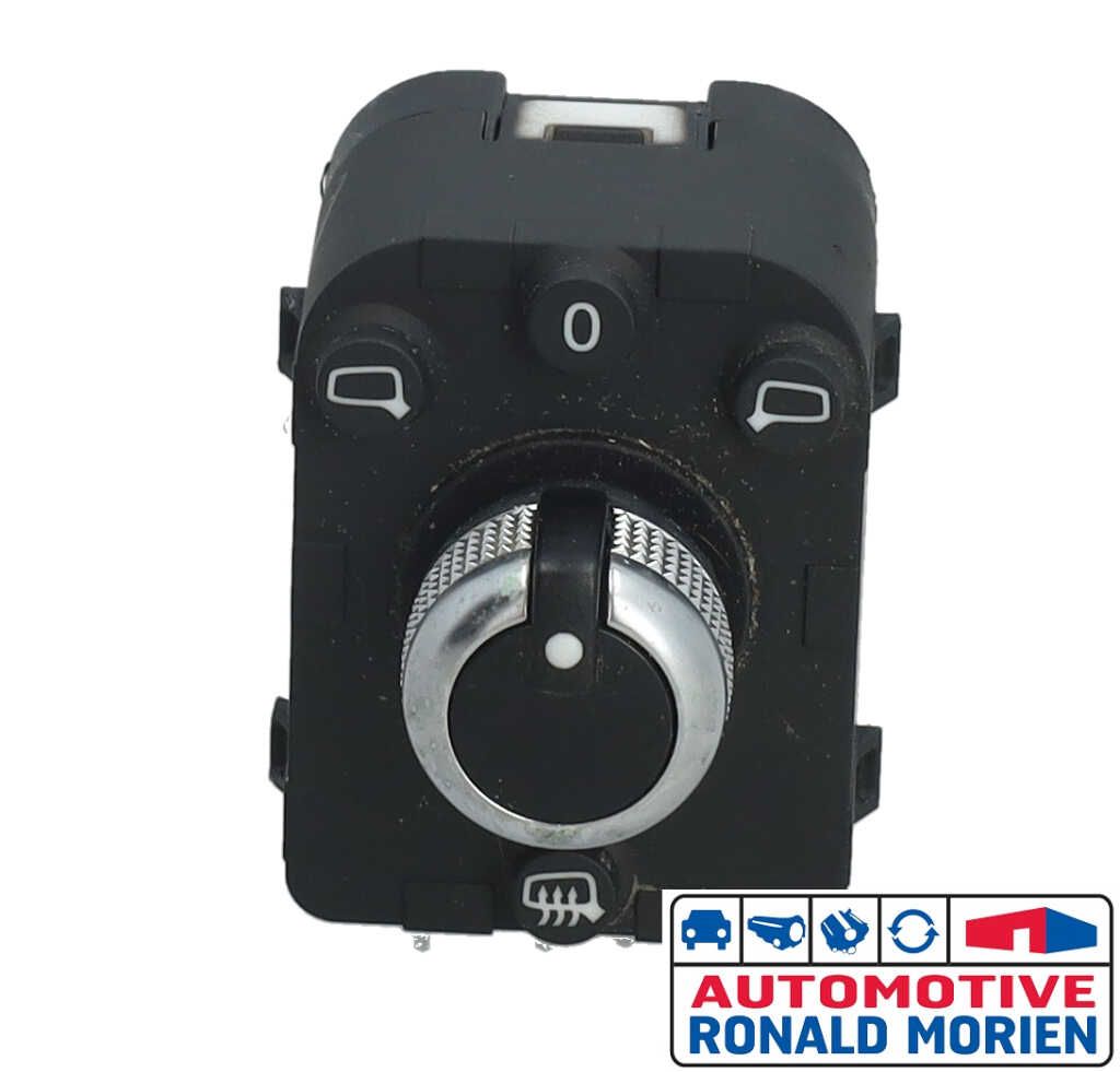 Used Mirror switch Audi A4 (B9) 2.0 TDI Ultra 16V Price € 19,00 Inclusive VAT offered by Automaterialen Ronald Morien B.V.